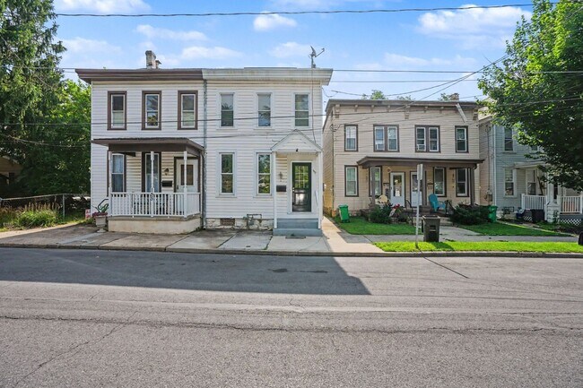 Building Photo - Newly renovated 2 bedroom House near Carlisle school complex