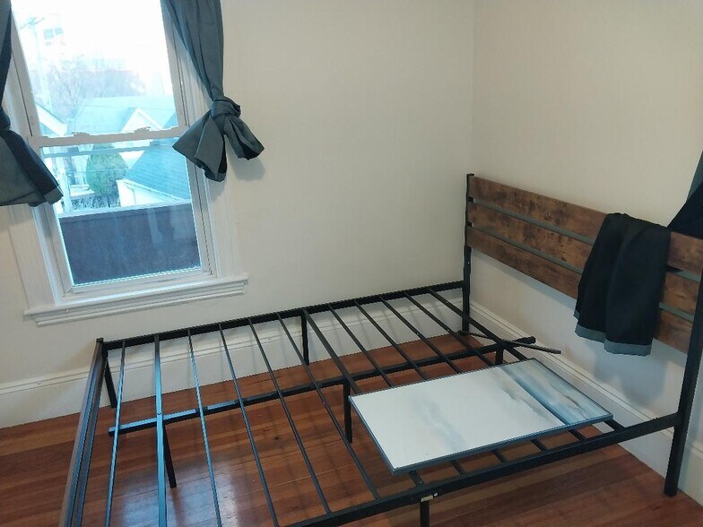 Building Photo - 1656 N Shore Rd