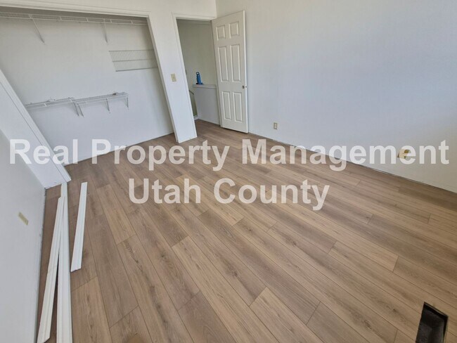 Building Photo - Orem Townhome New Flooring Finished soon