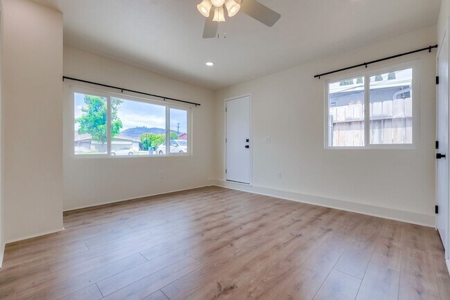 Building Photo - Valley Village