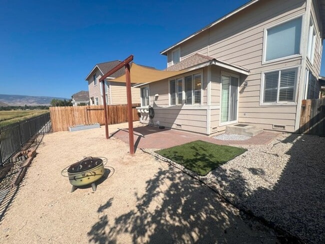 Building Photo - Stunning Views - Three Bedroom in Heron...