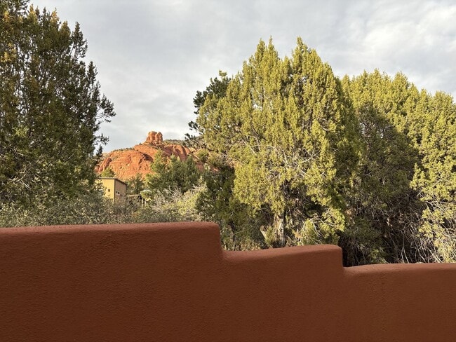 Building Photo - Beautiful Home in West Sedona