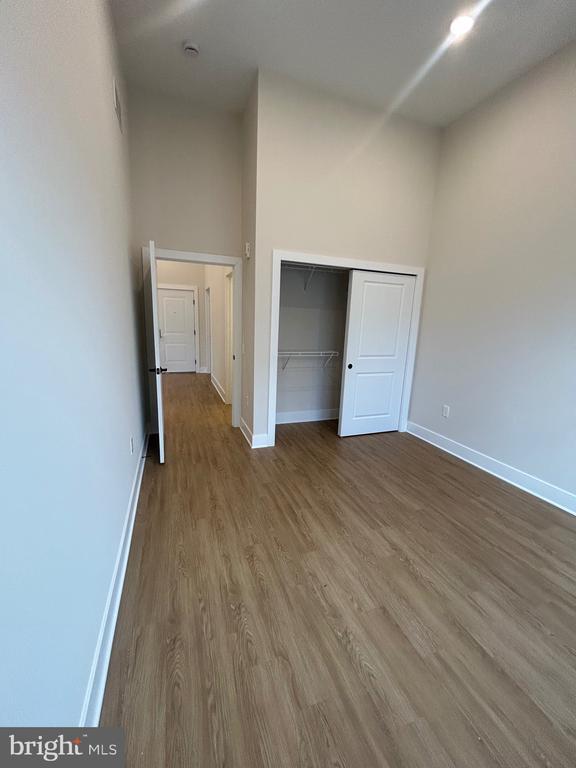 Building Photo - 624 Main St