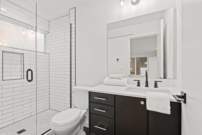 Building Photo - Like new 2 bedroom townhome in Georgetown