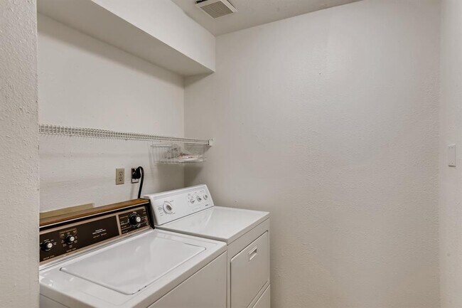 Building Photo - 4501 Kalama Dr