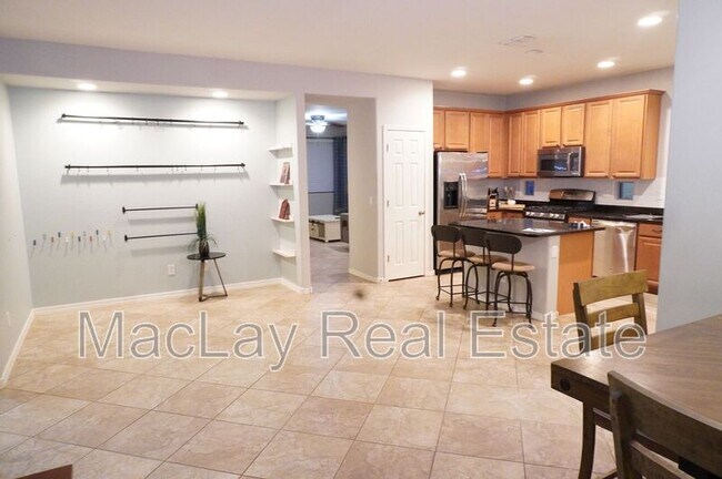 Building Photo - 2981 E Nighthawk Wy