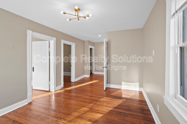 Building Photo - 2137 Russell Blvd