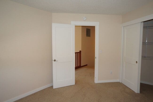 Building Photo - Stunning SW Portland (Arranmore) 4-bedroom...