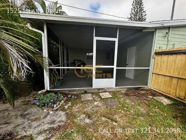 Building Photo - 1525 Island Dr