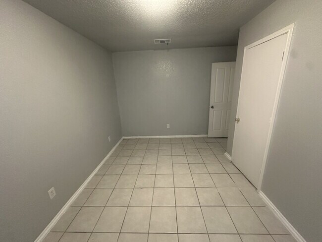 Building Photo - 1311 Hortencia Ave