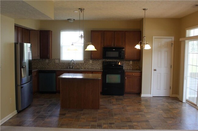 Building Photo - Spacious 4 BR in Brownsburg Schools