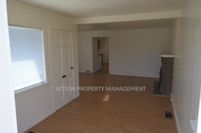 Building Photo - 3 bed 1 bath home in Port Angeles