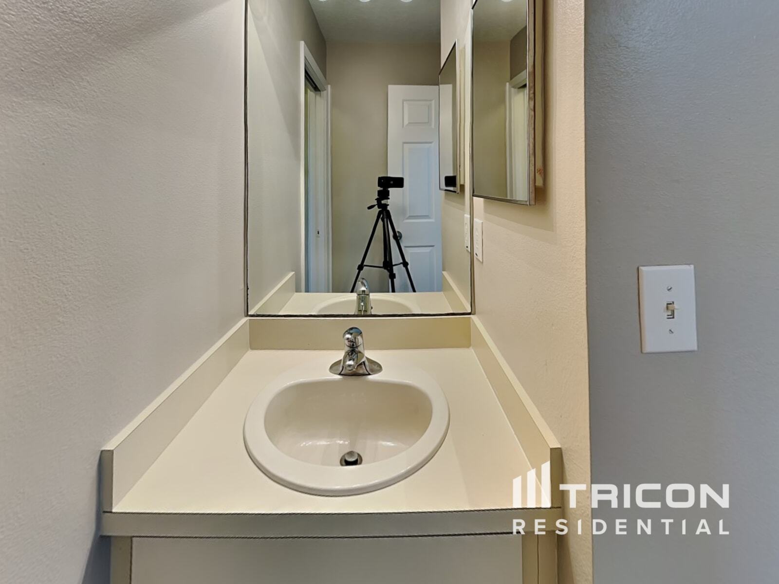Building Photo - 6137 Skylarkcrest Dr