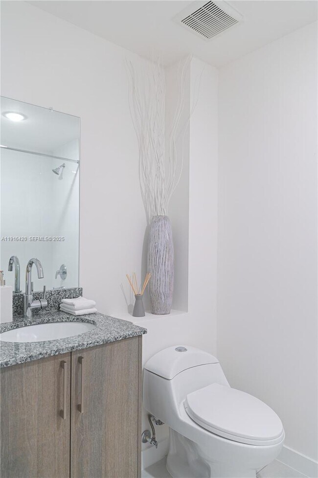 Building Photo - 514 SW 22nd Ave