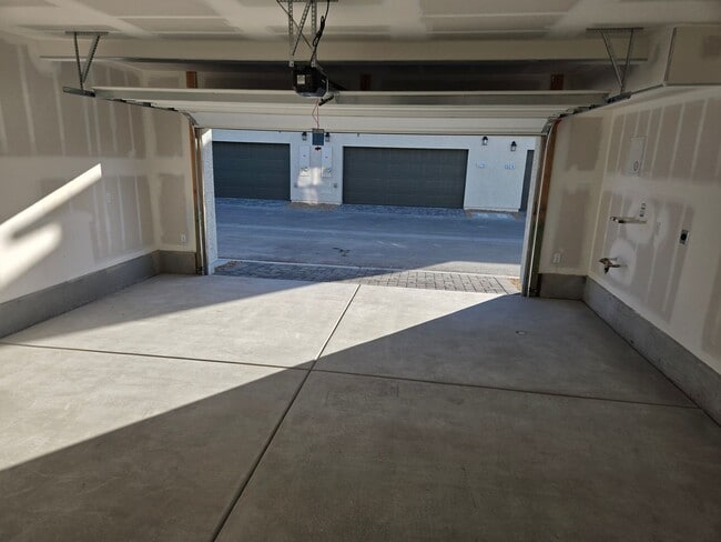 Building Photo - Kalea Trails Gated Cosmos Garden