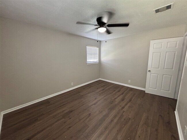 Building Photo - 5827 Reed Rd