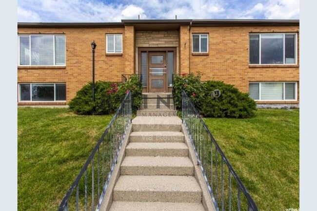 Building Photo - 615 Grand St E