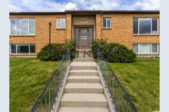 Building Photo - 615 Grand St E