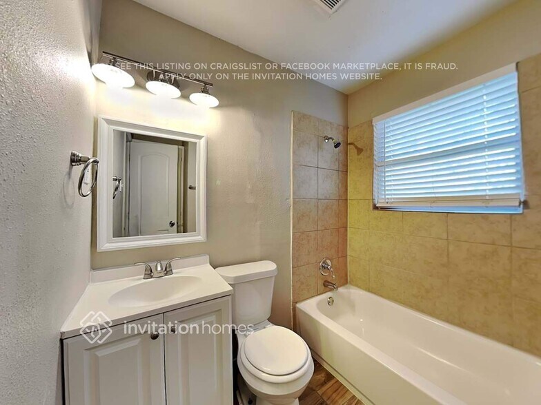 Building Photo - 808 Woodleigh Dr