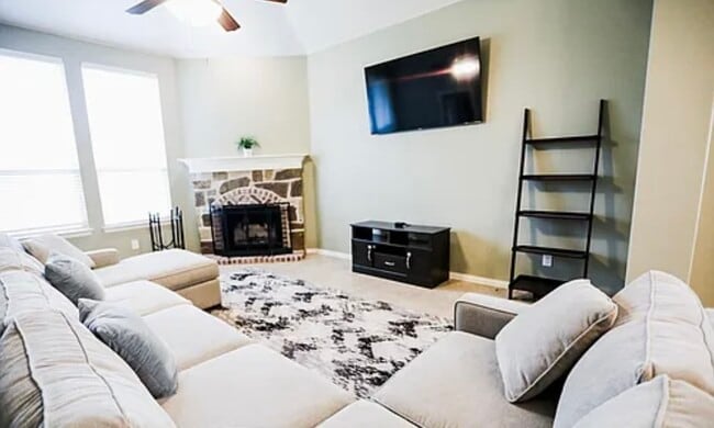 Building Photo - 1733 Rosson Rd