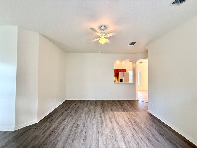 Building Photo - Nice 4/2 Two-Story Home in Seminole County...