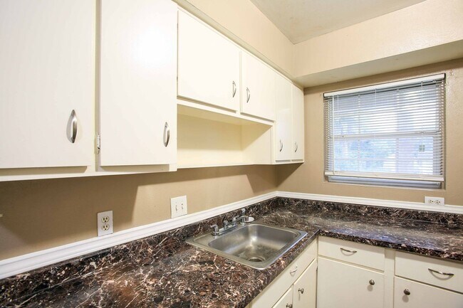 Building Photo - 9406 Grannis St