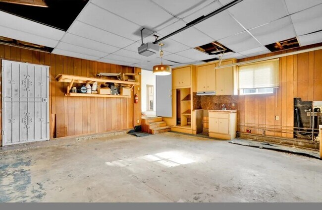 Building Photo - 1105 W 156th St