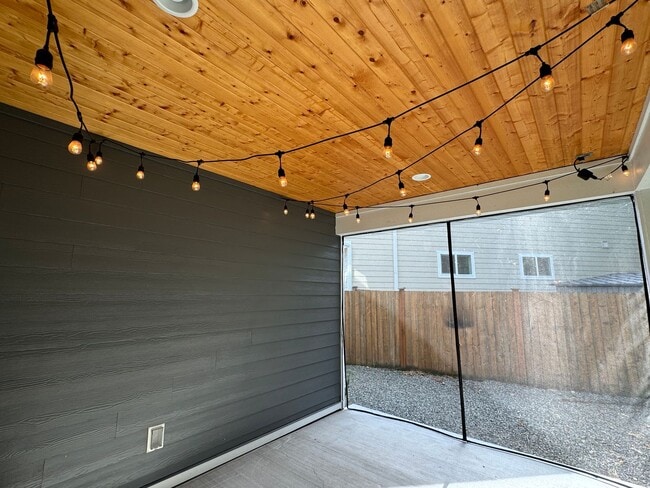 Building Photo - Wonderful Central Kitsap 4 bedroom in Village View neighborhood...now available