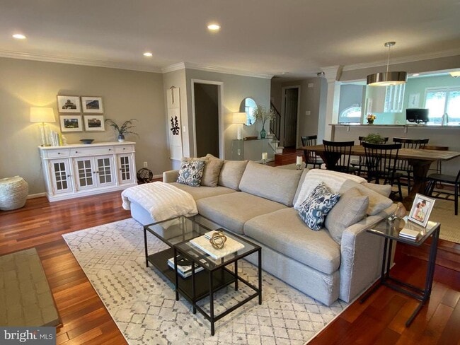 Building Photo - 216 Gretna Green Ct