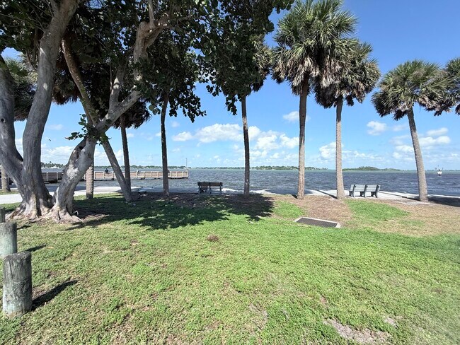 Building Photo - 3364 Jefferson St