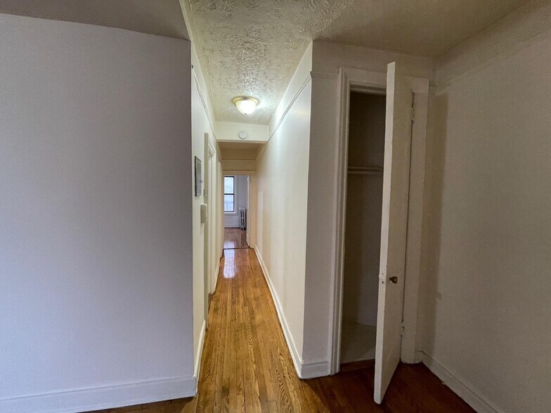 Building Photo - 142 W 238th St