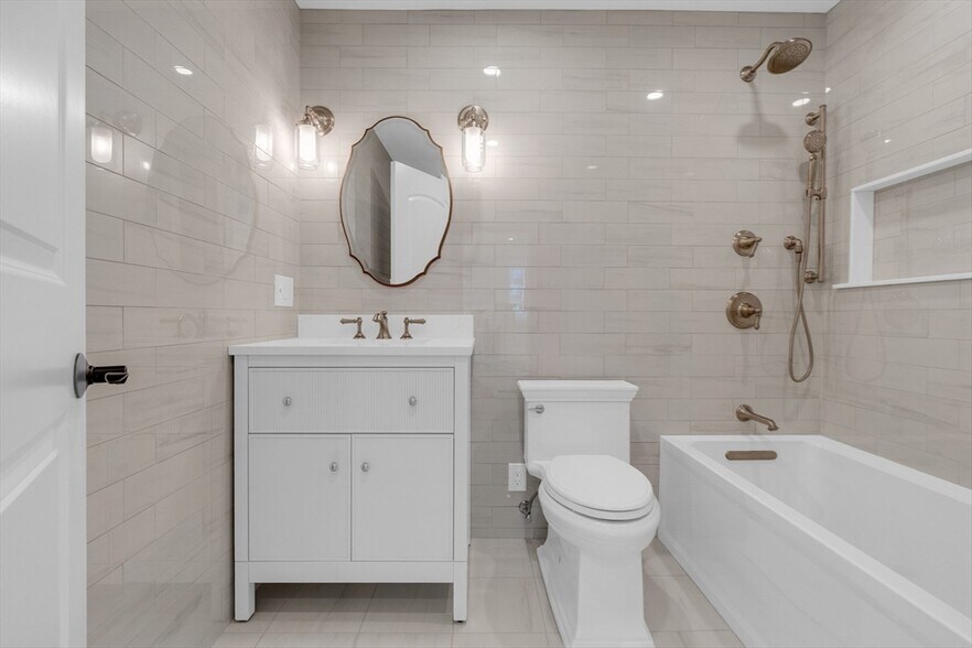 Building Photo - 1485 Beacon St