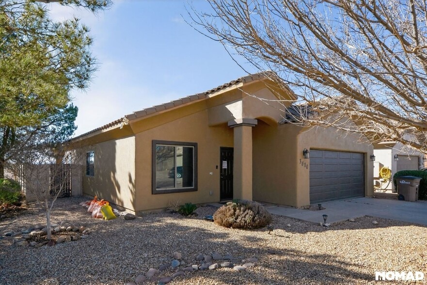 Building Photo - 3610 Cam Del Rancho