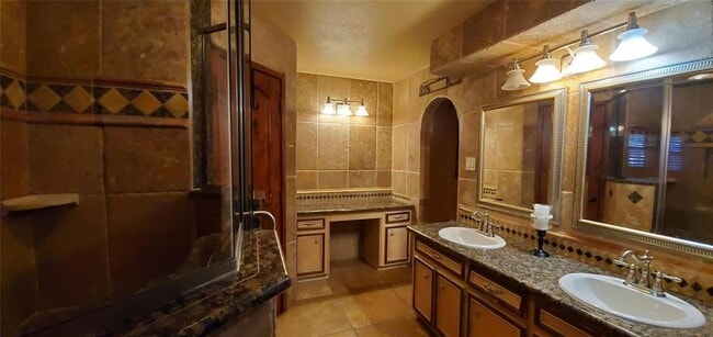 Building Photo - 4323 Colombia Dr