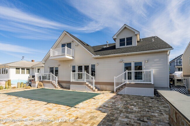 Building Photo - 18 Halsey Dr