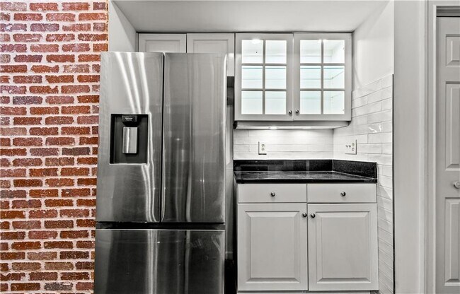 Building Photo - 2840 Peachtree Rd NW