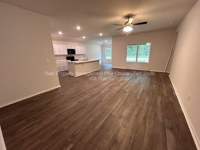 Building Photo - 10638 Cedar Wy