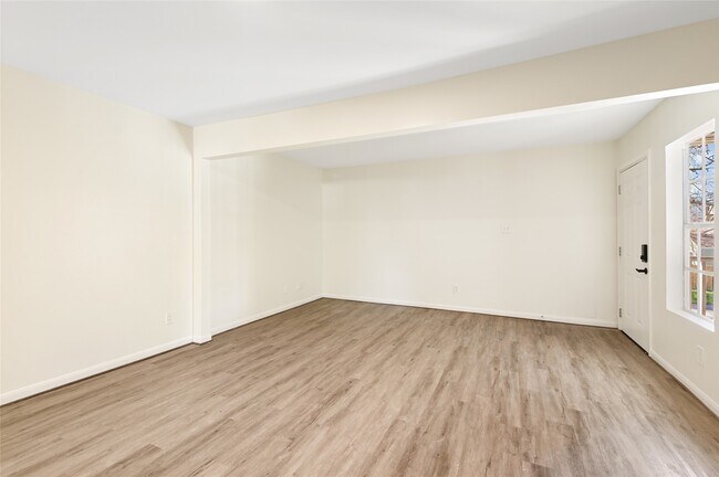 Building Photo - 1011 W 10th St