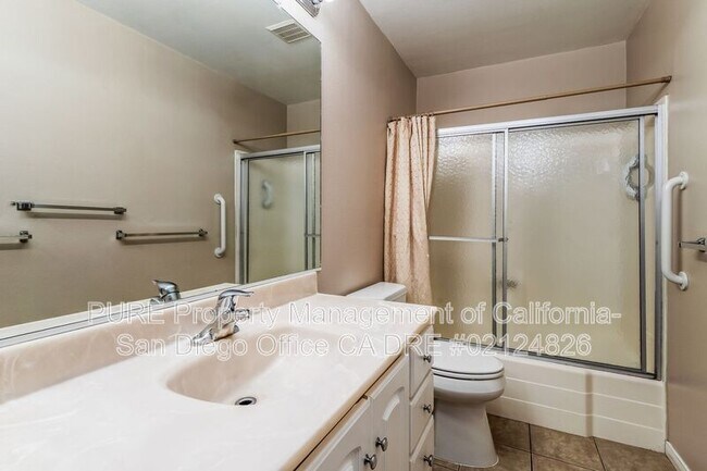 Building Photo - 2107 David Dr