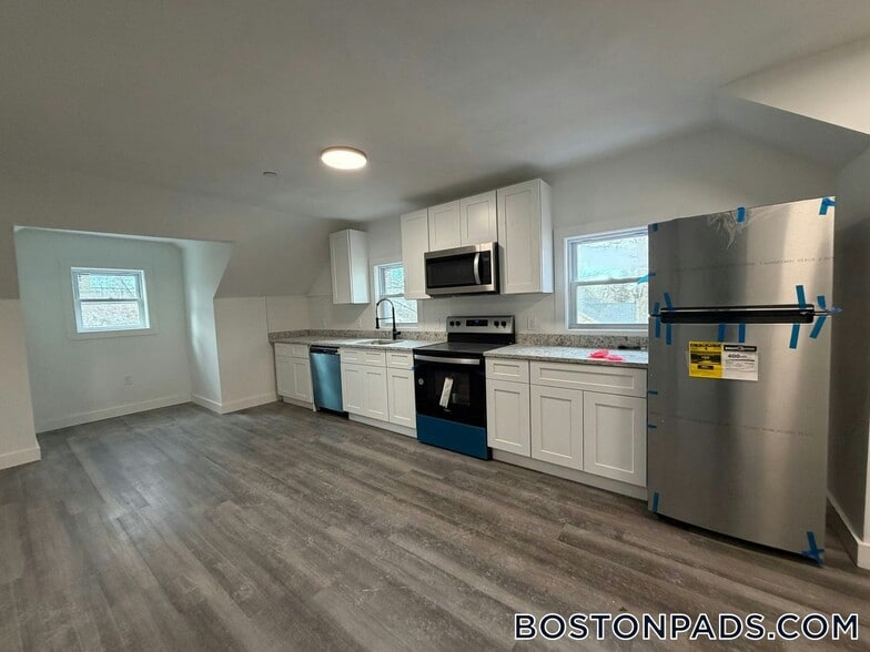 Building Photo - 197 S Main St