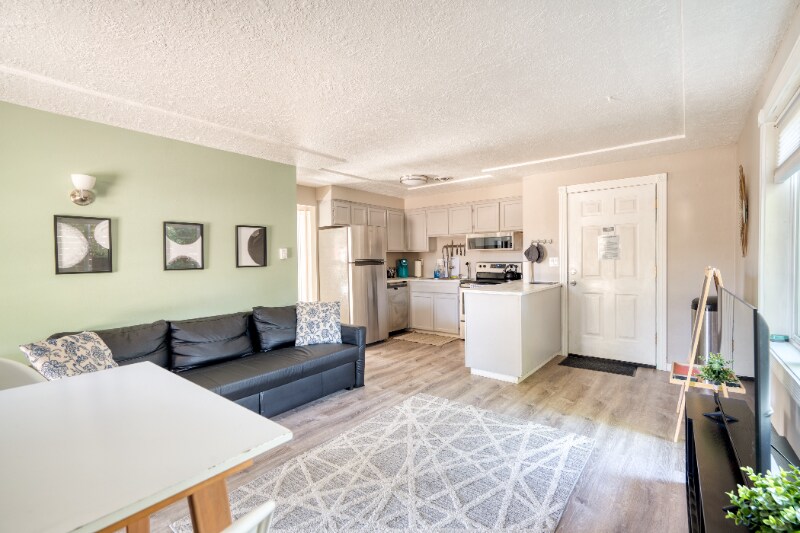 Building Photo - 4122-4128-4128 SE 65th Ave