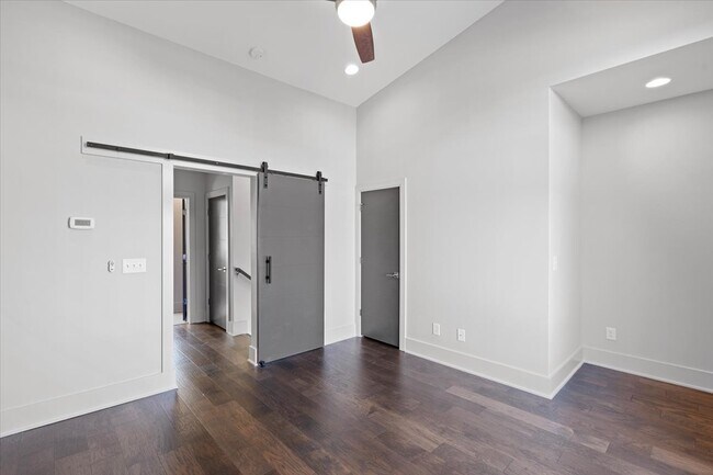 Building Photo - 250 Domain Way