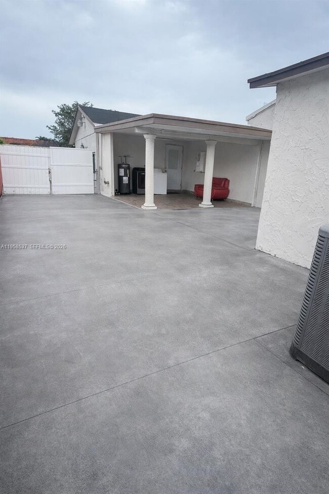 Building Photo - 5114 SW 133rd Ct Dr