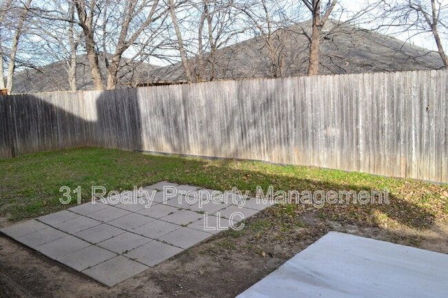 Building Photo - 5917 Beckett Dr