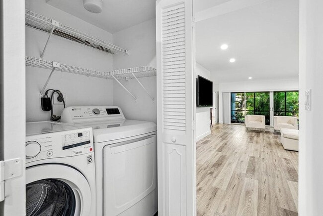 Building Photo - 6165 Old Court Rd