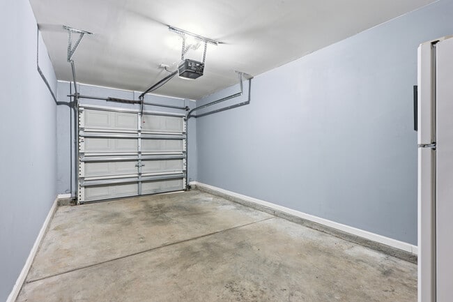 Building Photo - 3911 Hathaway Hills Dr