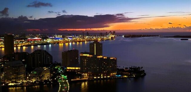 Building Photo - 951 Brickell Ave