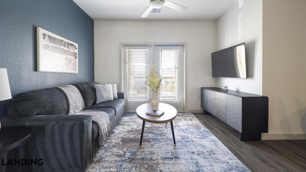 Building Photo - 2825 Main St