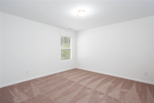 Building Photo - 590 River Run Dr