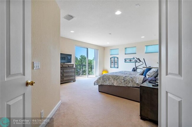 Building Photo - 12319 NW 77th Manor